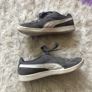 Puma gray suede sneakers sz7.5